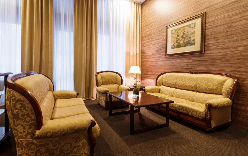 Codru Hotel Chisinau Bagian luar foto