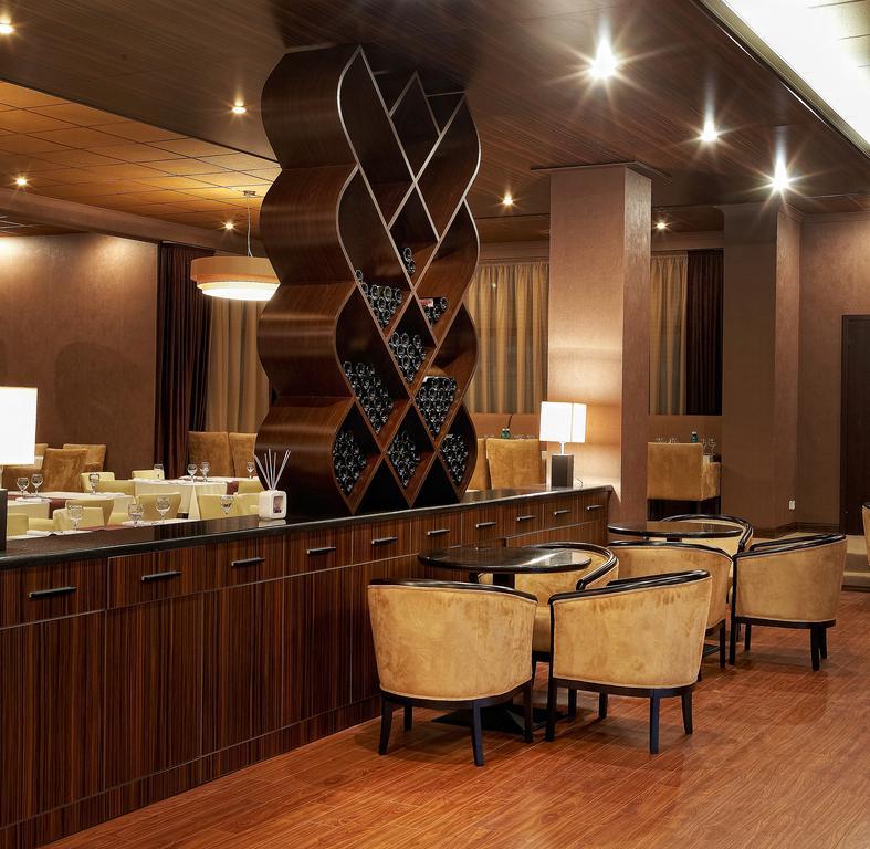 Codru Hotel Chisinau Bagian luar foto