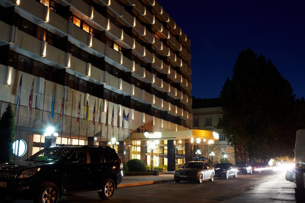 Codru Hotel Chisinau Bagian luar foto