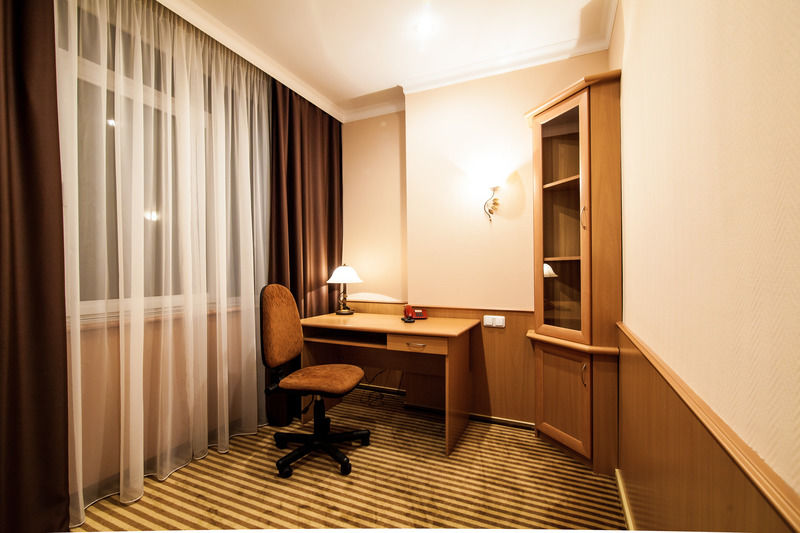 Codru Hotel Chisinau Bagian luar foto