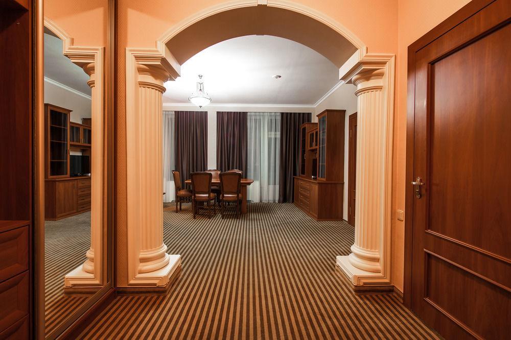 Codru Hotel Chisinau Bagian luar foto