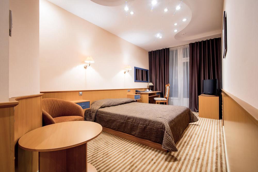 Codru Hotel Chisinau Bagian luar foto