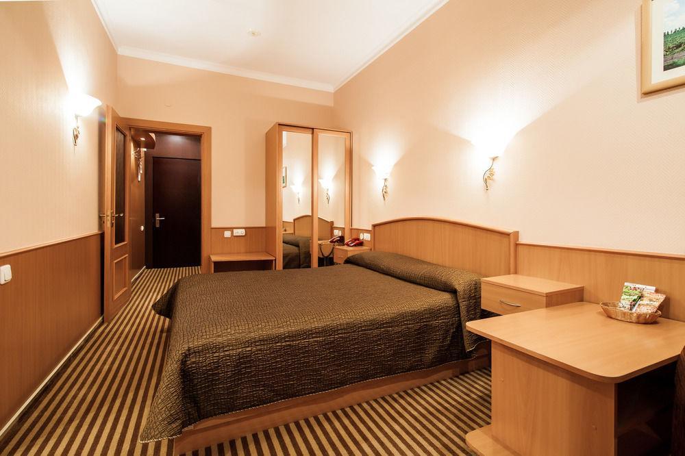 Codru Hotel Chisinau Bagian luar foto